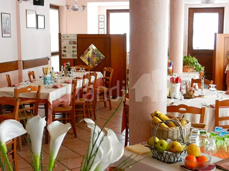 Immagine 11 di Palazzo in vendita  a Caprino Veronese