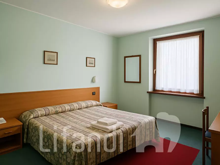 Immagine 11 di Palazzo in vendita  a Caprino Veronese