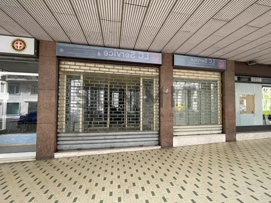 Immagine 2 di Negozio in vendita  in via Guglielmo Marconi 4 a Schio