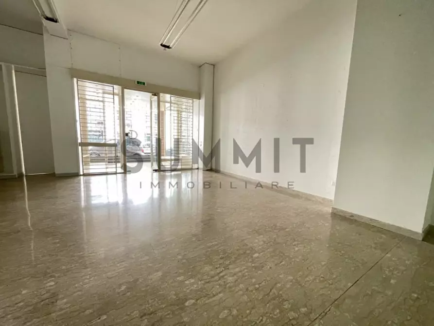 Immagine 4 di Negozio in vendita  in via Guglielmo Marconi 4 a Schio