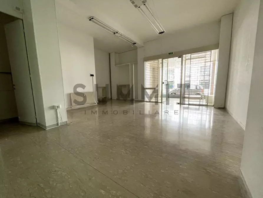 Immagine 5 di Negozio in vendita  in via Guglielmo Marconi 4 a Schio