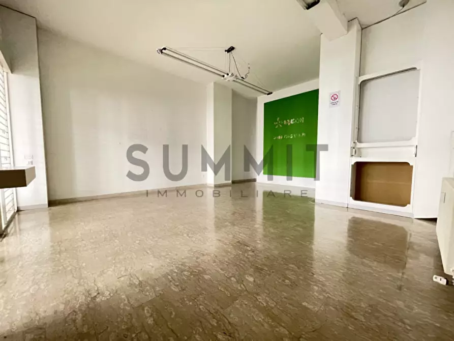 Immagine 7 di Negozio in vendita  in via Guglielmo Marconi 4 a Schio