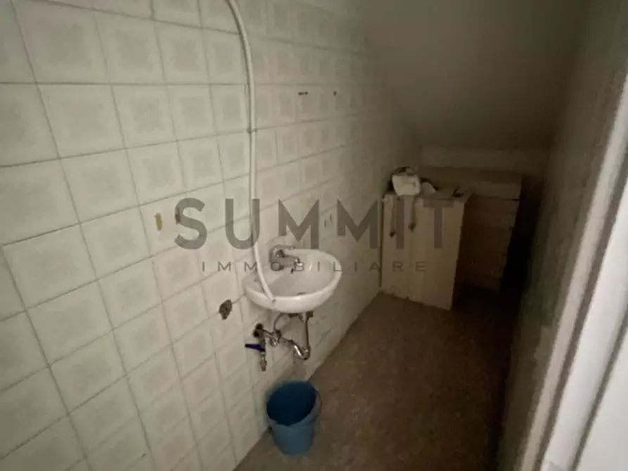 Immagine 10 di Negozio in vendita  in via Guglielmo Marconi 4 a Schio