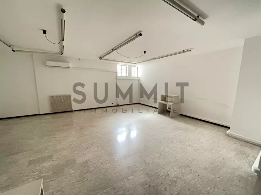 Immagine 11 di Negozio in vendita  in via Guglielmo Marconi 4 a Schio