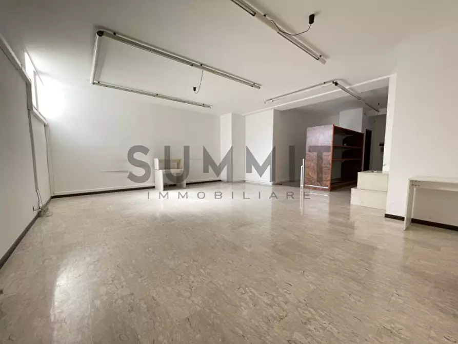 Immagine 12 di Negozio in vendita  in via Guglielmo Marconi 4 a Schio