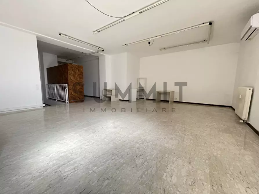 Immagine 13 di Negozio in vendita  in via Guglielmo Marconi 4 a Schio