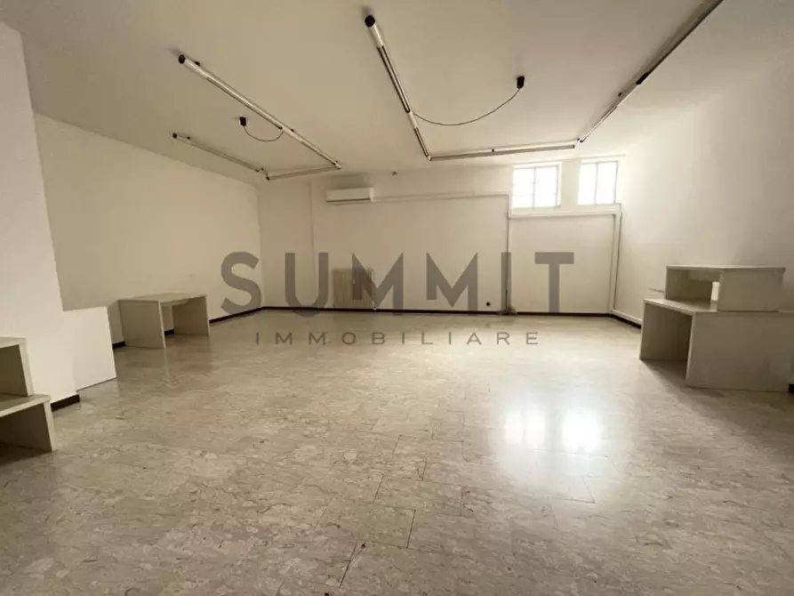 Immagine 14 di Negozio in vendita  in via Guglielmo Marconi 4 a Schio