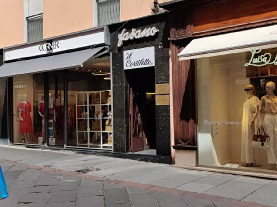 Immagine 3 di Negozio in vendita  in Corso Vittorio Alfieri 281 a Asti