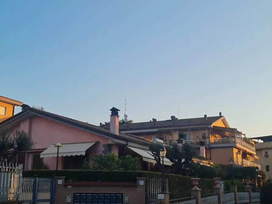 Immagine 3 di Villa in vendita  in VIA DEI BUONVISI a Roma