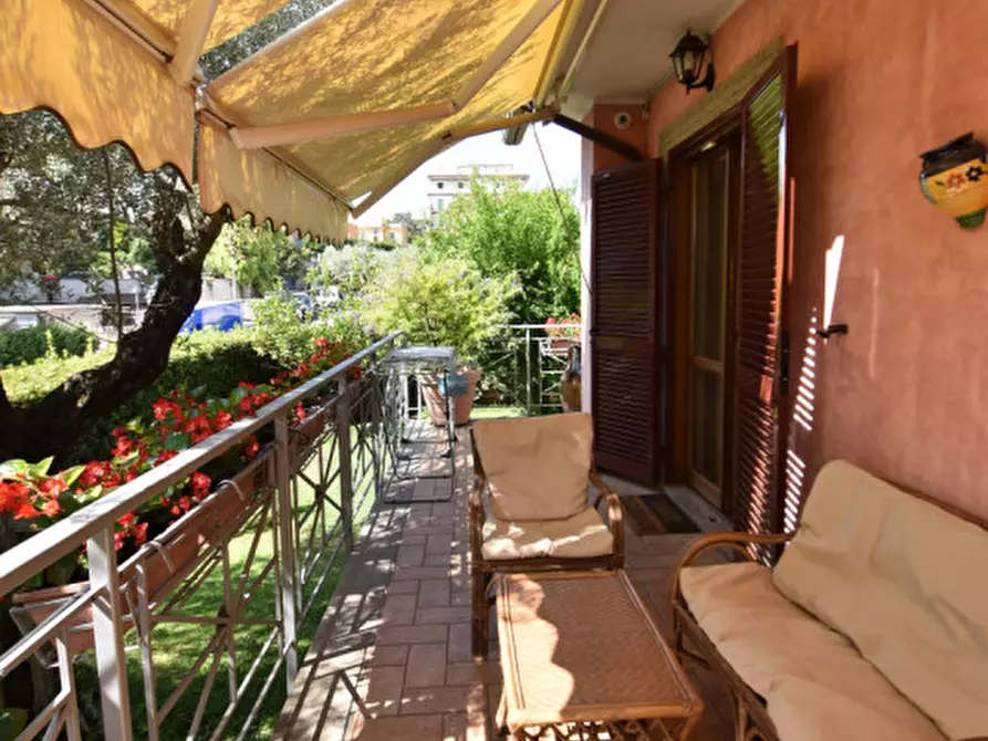 Immagine 9 di Villa in vendita  in VIA DEI BUONVISI a Roma