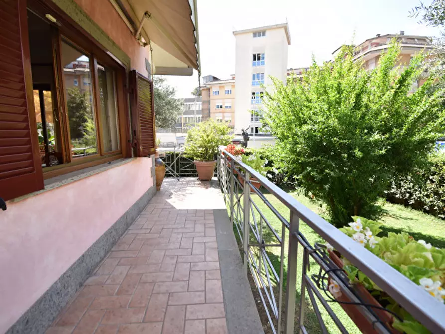 Immagine 12 di Villa in vendita  in VIA DEI BUONVISI a Roma