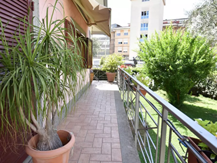 Immagine 14 di Villa in vendita  in VIA DEI BUONVISI a Roma