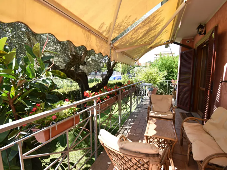 Immagine 15 di Villa in vendita  in VIA DEI BUONVISI a Roma