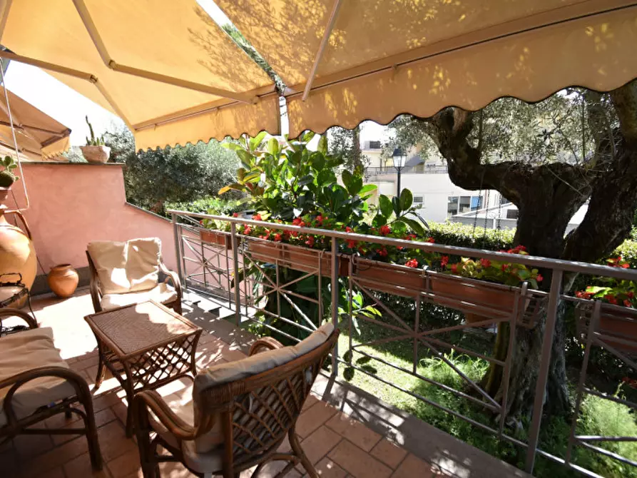 Immagine 17 di Villa in vendita  in VIA DEI BUONVISI a Roma