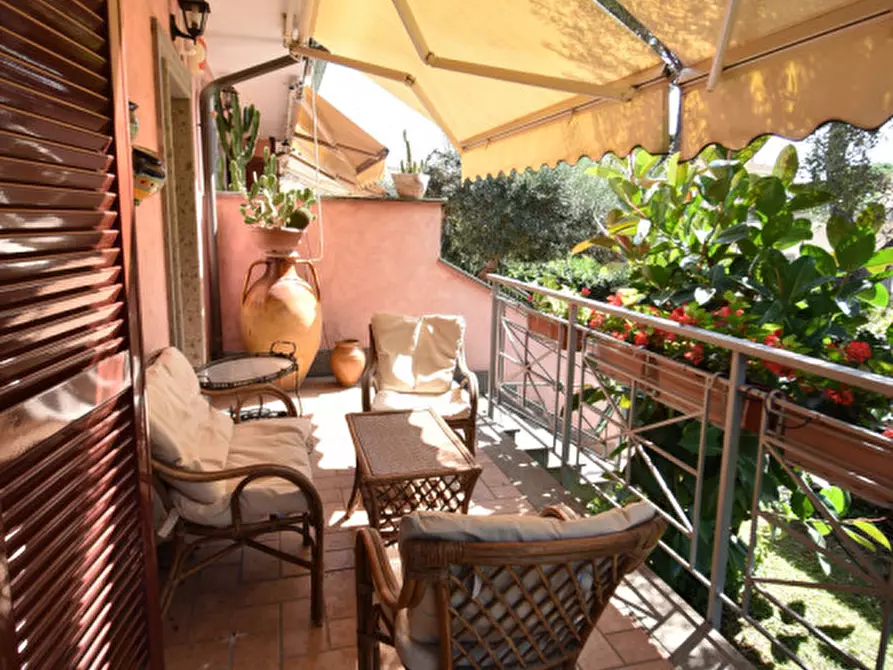 Immagine 18 di Villa in vendita  in VIA DEI BUONVISI a Roma