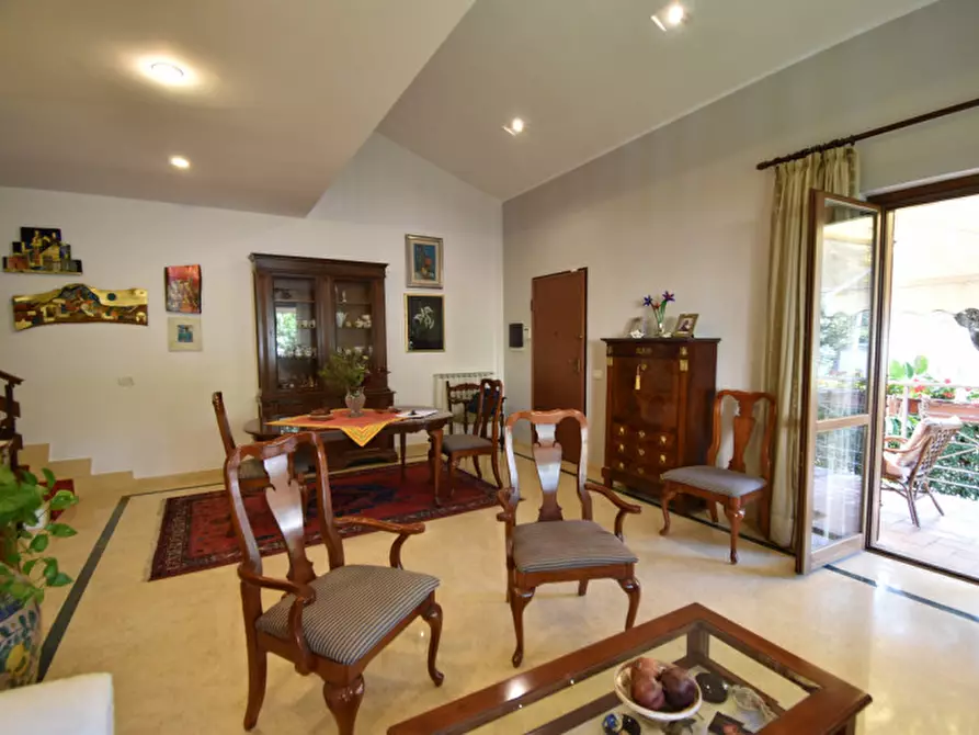 Immagine 21 di Villa in vendita  in VIA DEI BUONVISI a Roma