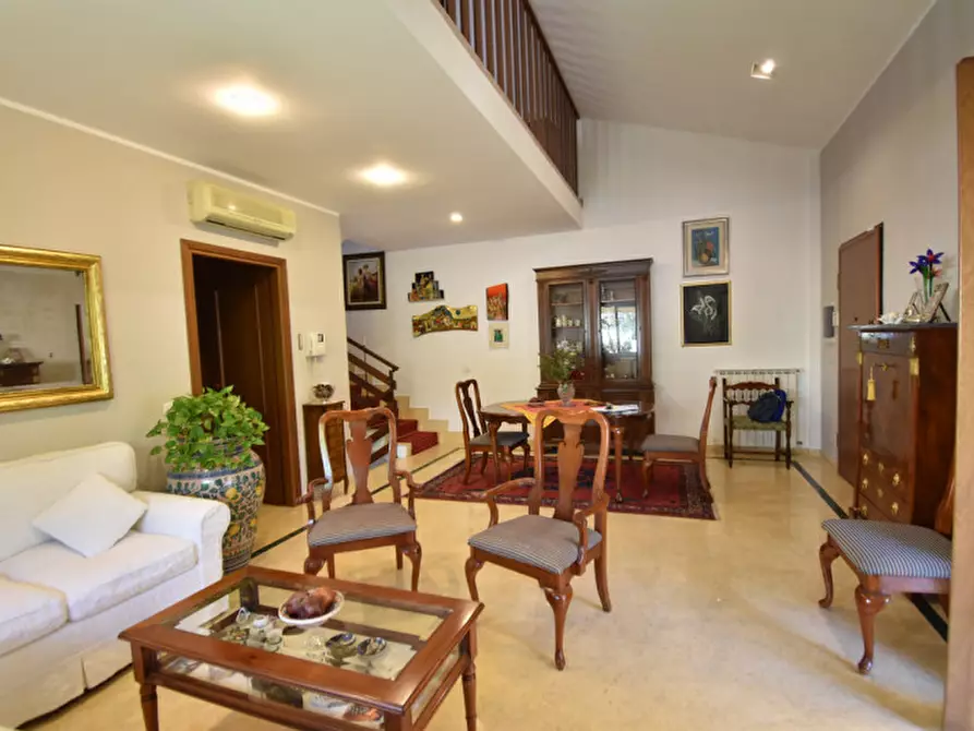 Immagine 22 di Villa in vendita  in VIA DEI BUONVISI a Roma