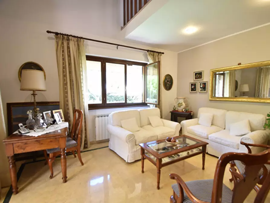 Immagine 23 di Villa in vendita  in VIA DEI BUONVISI a Roma