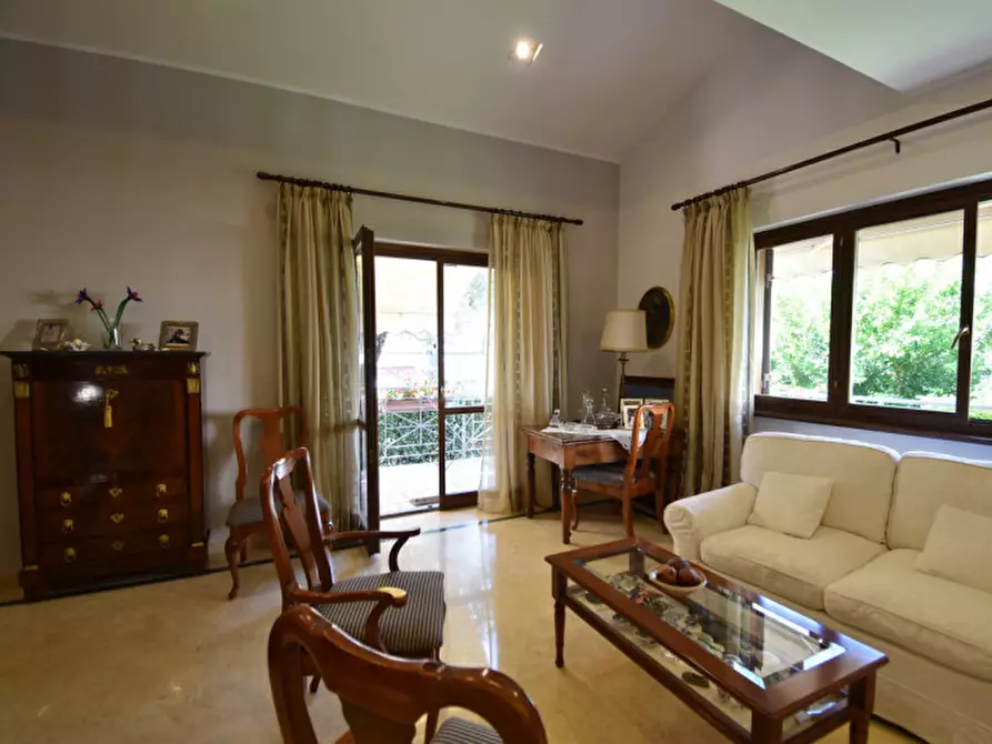 Immagine 25 di Villa in vendita  in VIA DEI BUONVISI a Roma