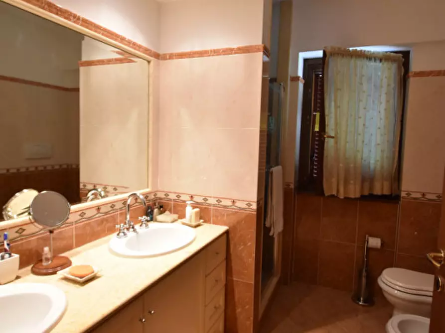 Immagine 32 di Villa in vendita  in VIA DEI BUONVISI a Roma