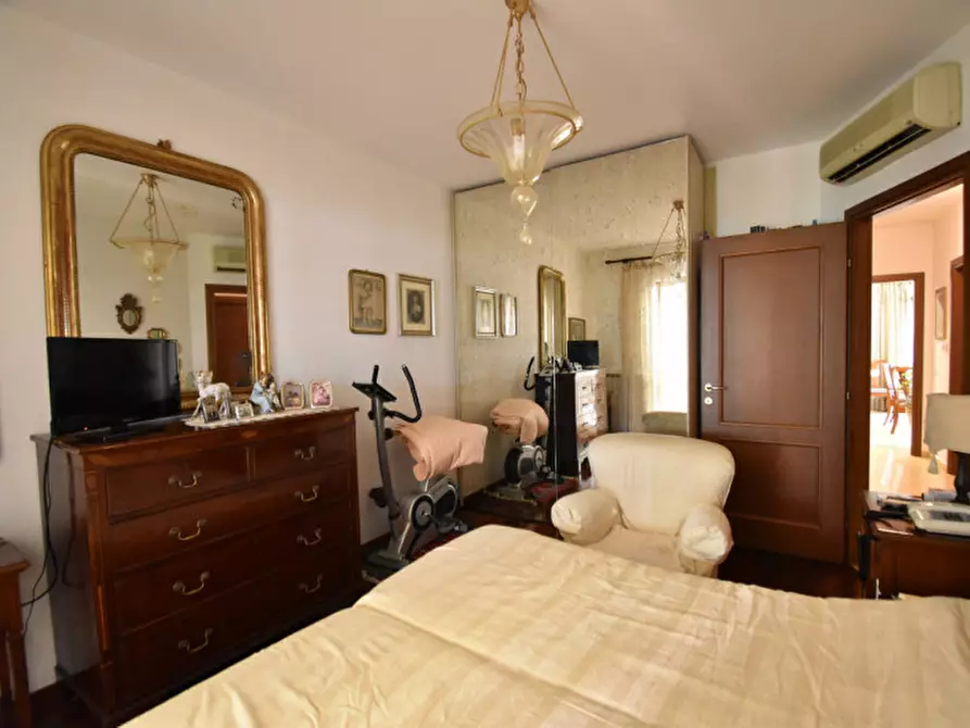 Immagine 33 di Villa in vendita  in VIA DEI BUONVISI a Roma
