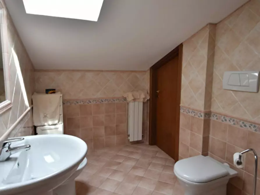 Immagine 37 di Villa in vendita  in VIA DEI BUONVISI a Roma