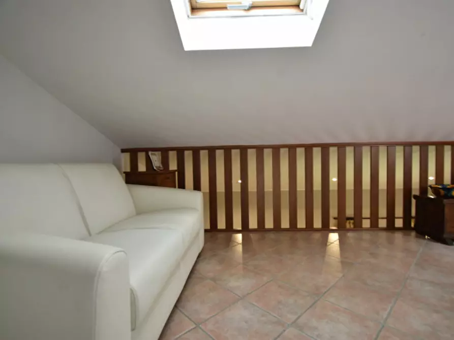 Immagine 40 di Villa in vendita  in VIA DEI BUONVISI a Roma