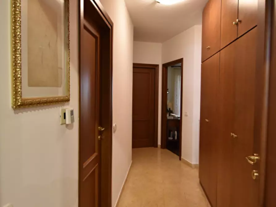 Immagine 44 di Villa in vendita  in VIA DEI BUONVISI a Roma