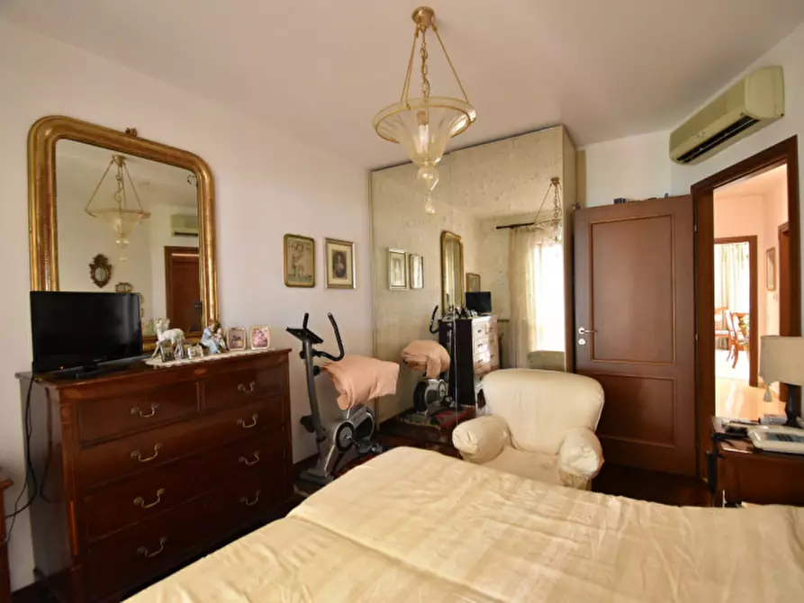 Immagine 46 di Villa in vendita  in VIA DEI BUONVISI a Roma