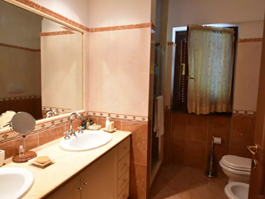 Immagine 47 di Villa in vendita  in VIA DEI BUONVISI a Roma