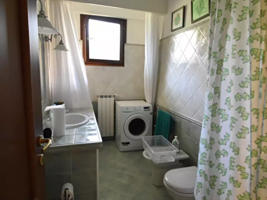 Immagine 51 di Villa in vendita  in VIA DEI BUONVISI a Roma