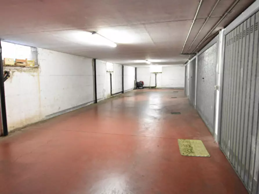 Immagine 55 di Villa in vendita  in VIA DEI BUONVISI a Roma