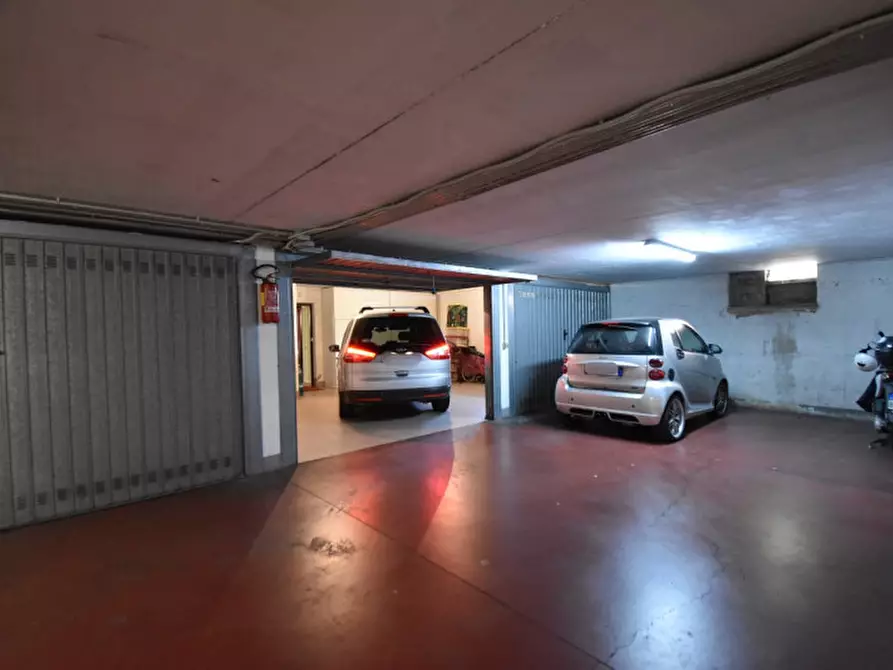 Immagine 56 di Villa in vendita  in VIA DEI BUONVISI a Roma