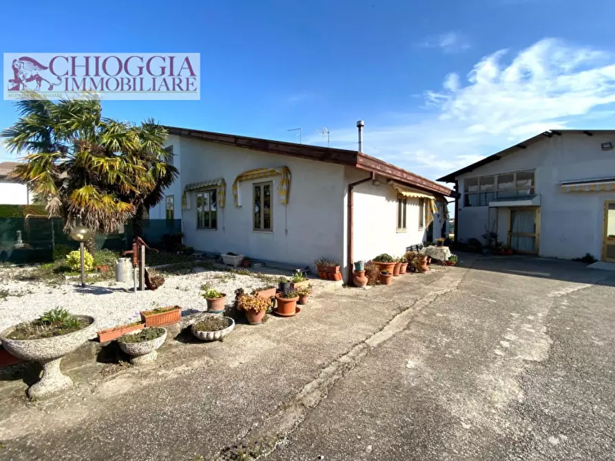 Immagine 1 di Casa bifamiliare in vendita  in Strada dei 16 laghi a Chioggia