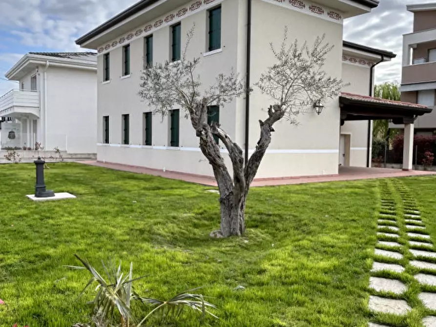 Immagine 1 di Casa indipendente in vendita  a Mira