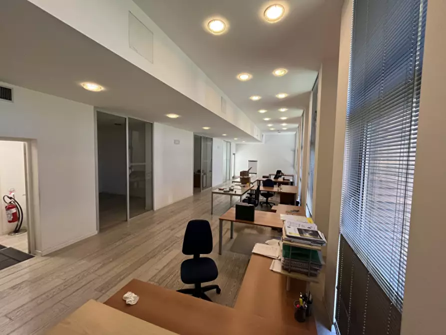 Immagine 11 di Capannone industriale in vendita  a Treviso