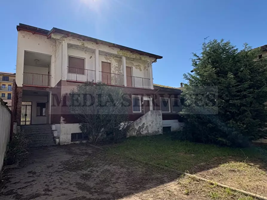 Immagine 1 di Casa indipendente in vendita  in via Francesco Sampietro n° 8 a Garlasco