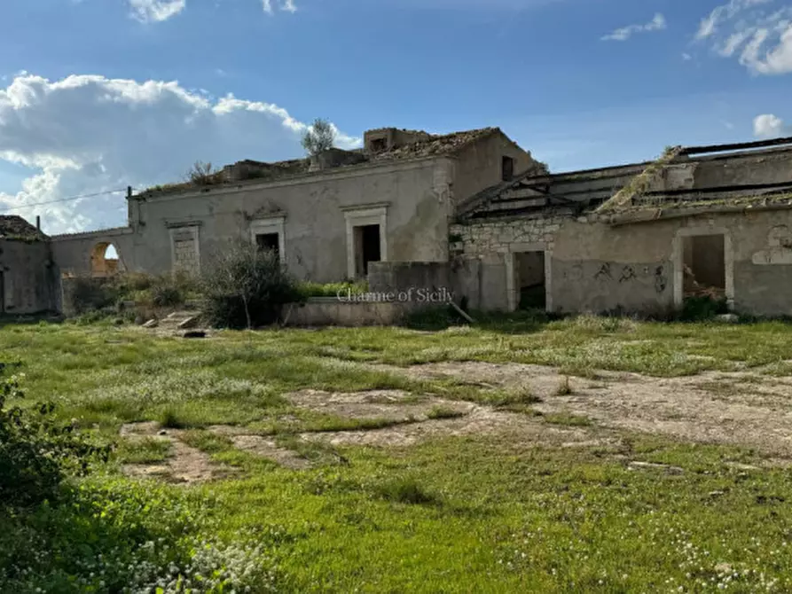 Immagine 11 di Casa indipendente in vendita  a Rosolini