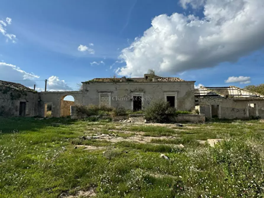Immagine 12 di Casa indipendente in vendita  a Rosolini