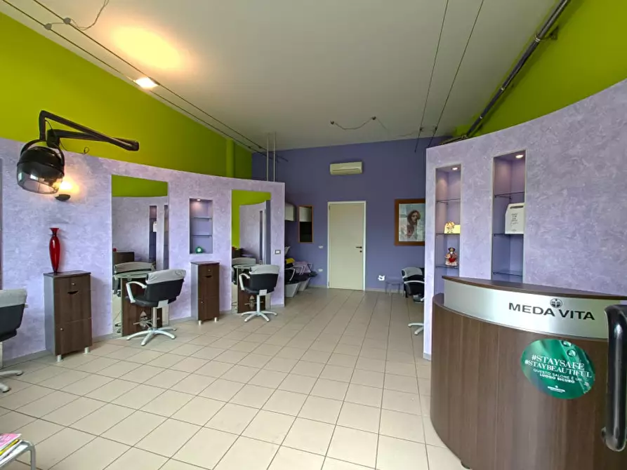 Immagine 1 di Negozio in affitto  in Via Monsignor Giovanni Fortin a Padova