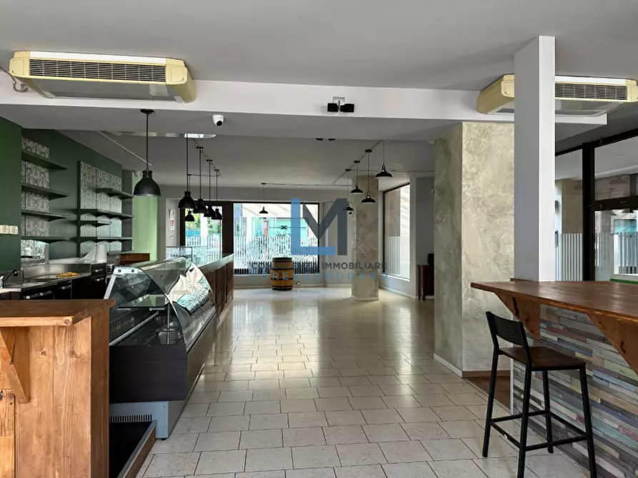 Immagine 3 di Negozio in affitto  a Montebelluna