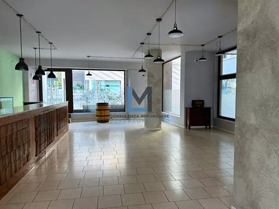 Immagine 4 di Negozio in affitto  a Montebelluna