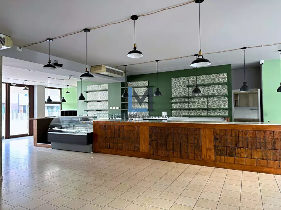 Immagine 7 di Negozio in affitto  a Montebelluna