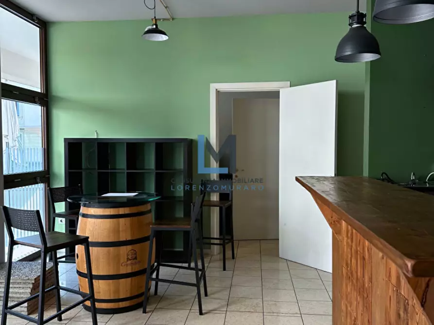 Immagine 8 di Negozio in affitto  a Montebelluna