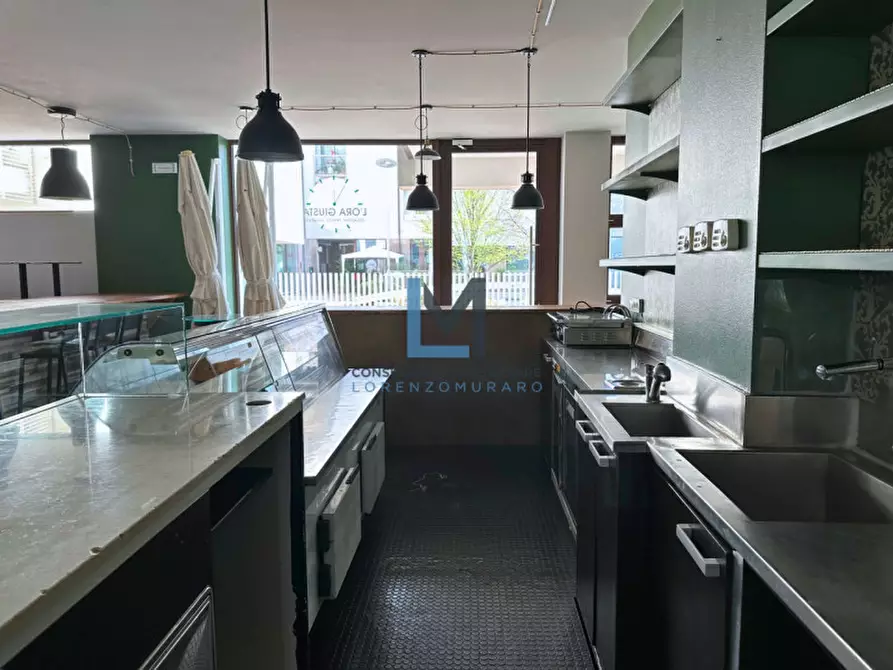 Immagine 9 di Negozio in affitto  a Montebelluna