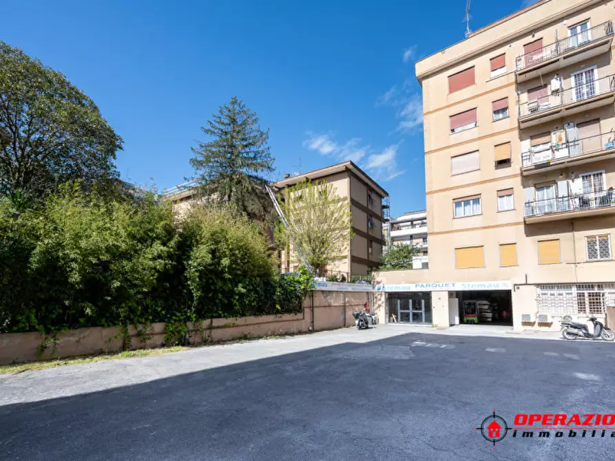 Immagine 1 di Negozio in affitto  in via pieve ligure a Roma