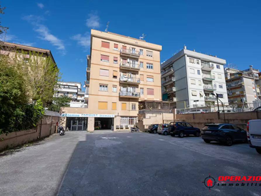 Immagine 2 di Negozio in affitto  in via pieve ligure a Roma