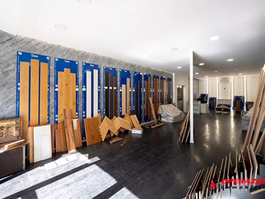 Immagine 5 di Negozio in affitto  in via pieve ligure a Roma