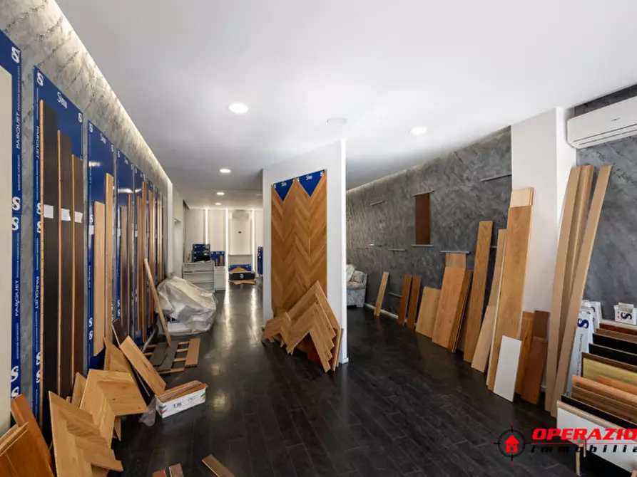 Immagine 6 di Negozio in affitto  in via pieve ligure a Roma