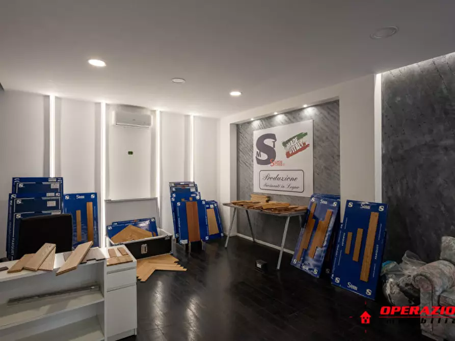 Immagine 8 di Negozio in affitto  in via pieve ligure a Roma